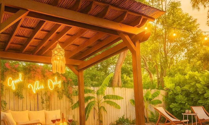 Buena Vista Ski Chalet | Boho Oasis in Prime Miami-Private Patio & More