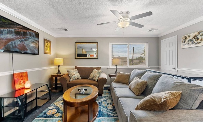 Secane Apartment | Boho-Style 2B/1B by the Philadelphia Airport w/Nearby Parking Spot!