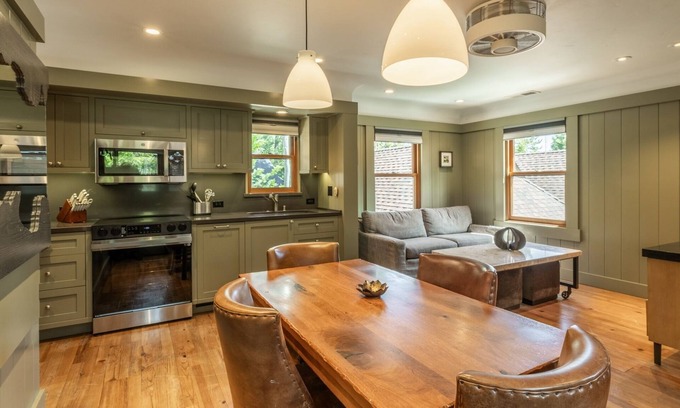 Homewood Cottage | Book a Fall Stay Today! Cheerful Lake Cottage with Community Fire Pit; close to skiing