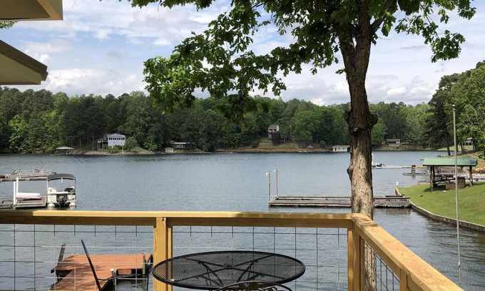 Jacksons' Gap House | Book AU football games in fall! Outdoor firepit. Quiet cove.