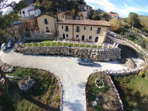 Castel San Vincenzo Apartment | Borgo Donna Teresa