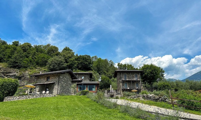 Colico Apartment | Borgo Erbiola Rosa Rustico Holiday Apartment with Pool
