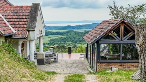 Pecsely House | Borospince Vendégház