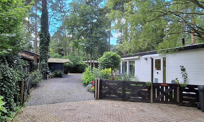 Municipality of Elburg Ski Chalet | Bospark Veluwe Heerlijk Genieten. Chalet is Ruim, Heeft Airco en Omheinde Tuin