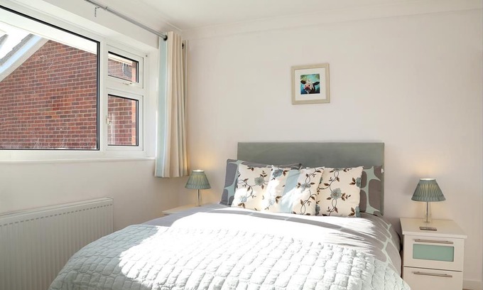 Kingsgate House | Botany Bay House - a house that sleeps 6 guests in 3 bedrooms