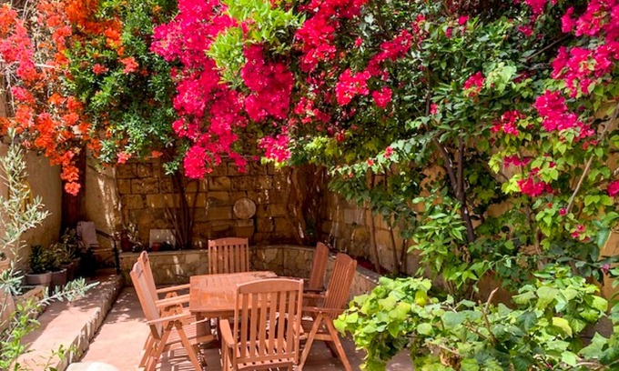 Cospicua House | Bougainvillea Breeze & Marina View, Cospicua, Malta