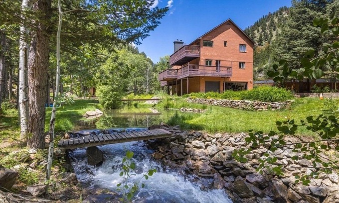 Boulder House | Boulder Luxury Getaway | 7 acres/w River & Pond