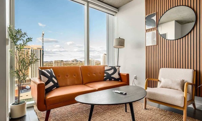 Downtown Phoenix Apartment | Boulevard Stays Downtown Highrise STU Sky Pool, Parking, Gym 07