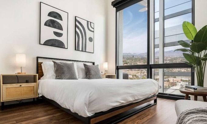 Evans Churchill Apartment | Boulevard Stays Modern Highrise STU Sky Pool, Parking, Gym 10