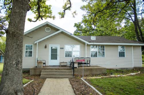 Carthage House | Bountiful Cabin Secluded property with Hot Tub