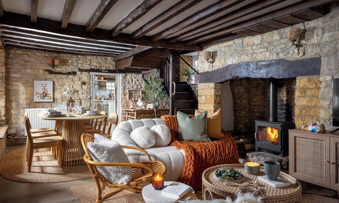 Bourton House | Bourton on the Water Scandi Chic Authentic Cottage
