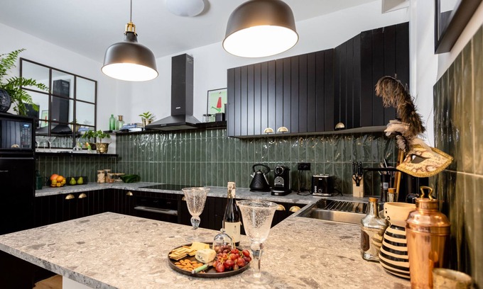 Elwood Apartment | Boutique Apartment opposite the beach