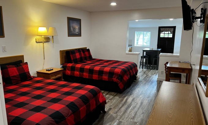 Delta Hotel | Boutique hotel on 20 acres alongside Gunnison River! A perfect basecamp for fishing, wine tasting of whatever adventure you choose.