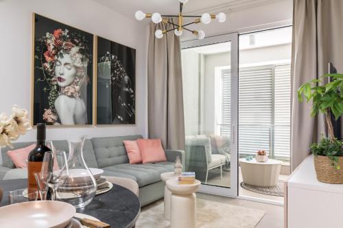Vranjic Apartment | Boutique Soft Tones with Balcony and Secured Garage