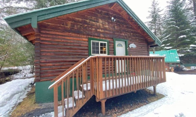 Bear Creek Cabin | Box Canyon Cabin "Fisherman's Cabin" - 3 bed, WIFI