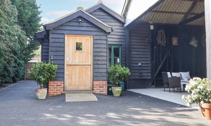 Colchester Cottage | BRADLEY'S BARN, with a garden in Great Horkesley