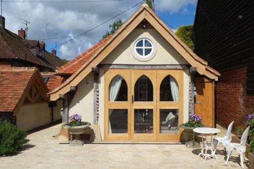 Turville House | Bramble Bank 'CartShed'-1 Bed Cottage-Sleeps 2