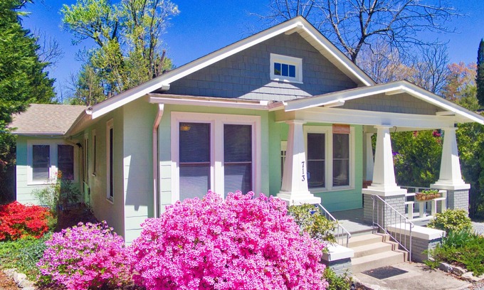 West Side Historic District House | Bramley House: 3 Blk. Walk to DWTN Hendersonville-Lovingly Restored