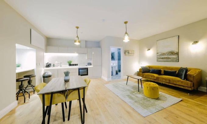 Patchway Apartment | Brand New 1 Bedroom Apartment Close to MOD