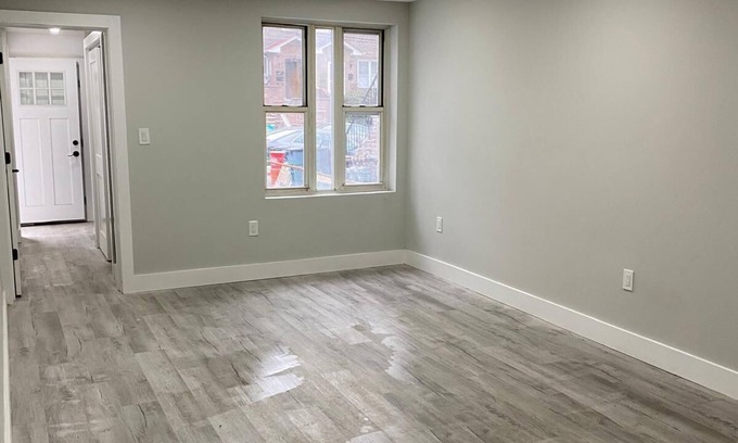 Queens Apartment | Brand New 2BR 1BTH Private Backyard and Deck! Only 15 MINS To Midtown Manhattan