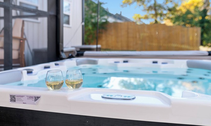 Frankfort House | Brand New Build > Hot Tub > 3 King Beds > 7 Minutes to Buffalo Trace