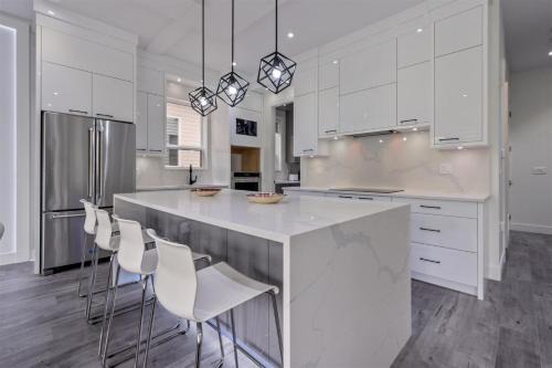 Willoughby House | Brand New, Cheerful, Exquisite 4 BR house, fast wifi, free parking