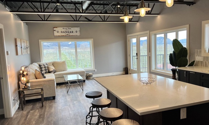 Okanagan-Similkameen Apartment | Brand New fly-in/drive-in , vineyard & lake view
