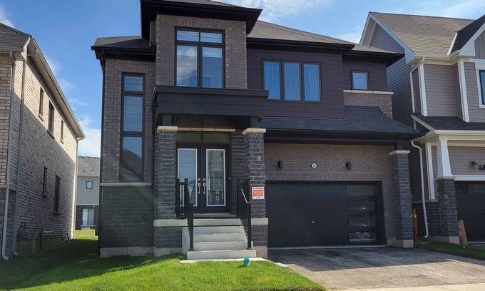 Caledonia House | Brand new home in Caledonia walking distance to river trail
