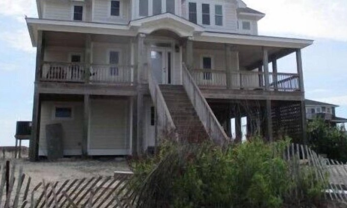 Corolla House | Brand NEW home in Swan Beach, Beautiful decor! Beautiful Views. Pets!