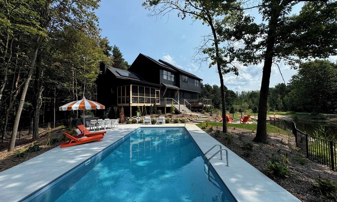 Fennville House | Brand new Secluded 5 Bedroom 5.5 bath house with pool in Saugatuck