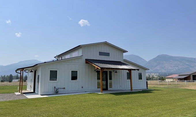 Florence House | Brand New Spectacular 2BR house with view of Bitterroot Mountains.