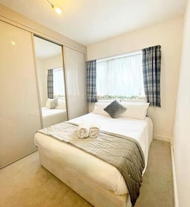 Westcliff-on-Sea Apartment | BRAND NEW Stay in Southend with a garden