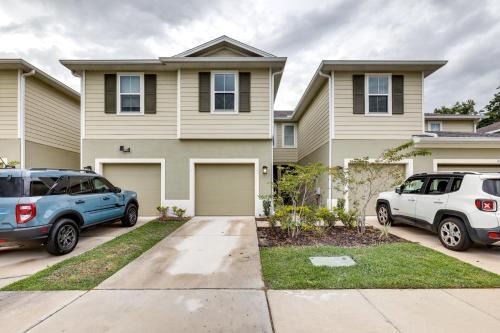 Seffner Community Alliance House | Brandon Duplex with Screened-In Porch and Pool Table!