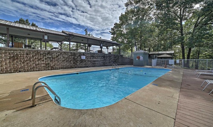 Notch Estates Apartment | Branson Condo with Views 2 Mi to Silver Dollar City