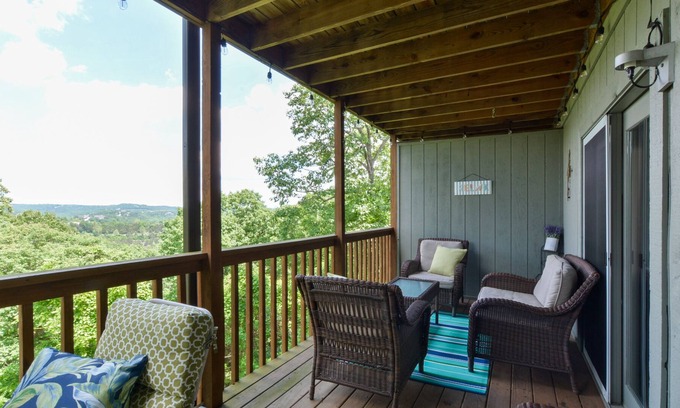 Notch Estates Condo | Branson Treehouse Retreat
