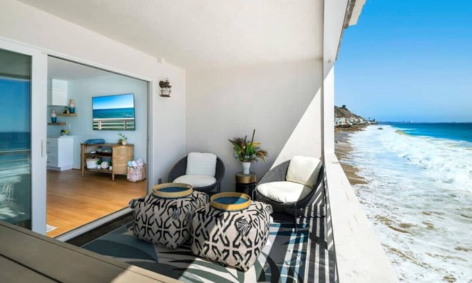 Eastern Malibu Condo | Breathe Malibu - Ocean Front Condo w/Beach Access