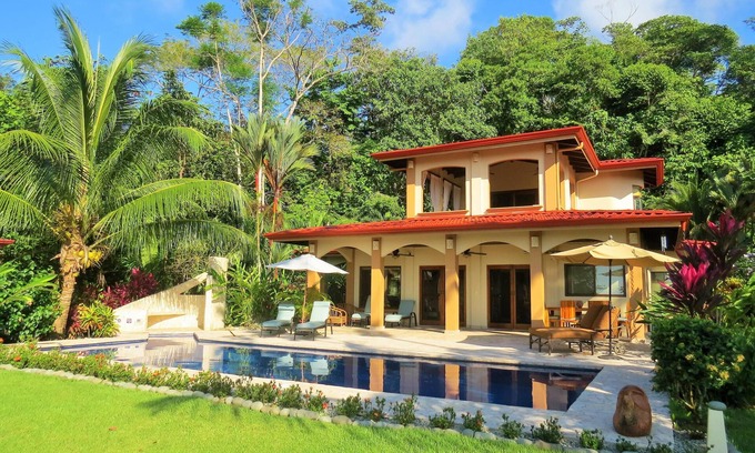 Ballena House | Breathtaking OceanView, mins to the Beach, 3 Master Suites, Luxury Home NEW POOL