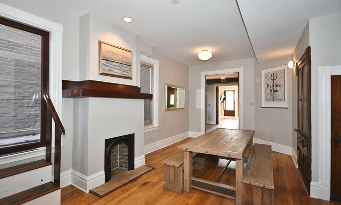 South Side Flats House | Breathtaking Spacious PGH Skyline Loft On Carson Street