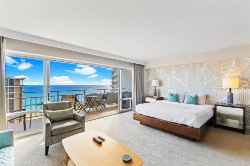 Waikiki Apartment | Breathtaking Studio Ocean Views! Pool! Beach!