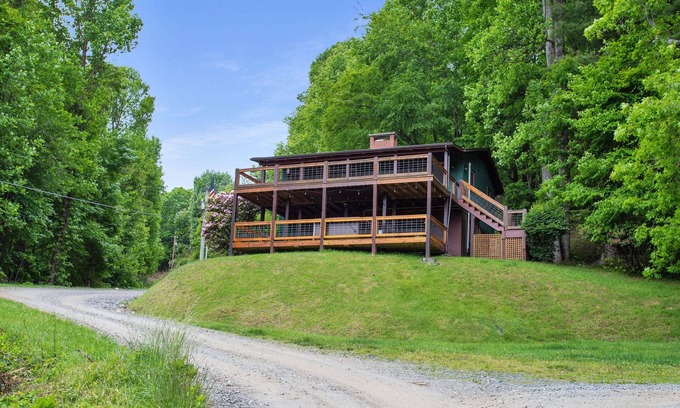 West Jefferson House | Breathtaking Sunrises at Dancing Bears on Dawnview in Lake Community