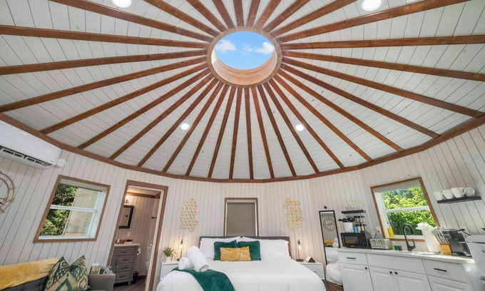 Dripping Springs Cabin | Breathtaking Treehouse Yurt! King Bed and Spa!