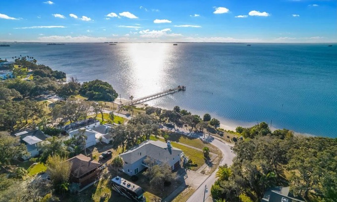 Crystal Beach House | Breathtaking Waterfront Crystal Beach Getaway!