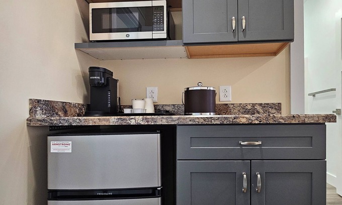 Grove City Hotel | Breckenridge Suites