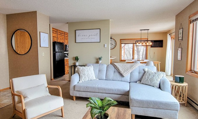 Bemidji Condo | Breezy Hills - Unit 1; Lake Bemidji, King bd, Kayaks, PB Trail!