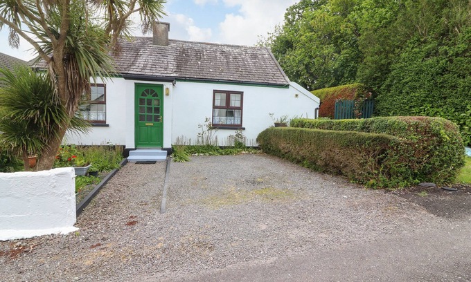 Valentia Island Cottage | BRENDAN'S COTTAGE, with a garden in Knightstown, County Kerry