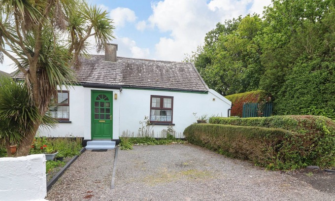 Valentia Island Cottage | BRENDAN'S COTTAGE, with a garden in Knightstown, County Kerry