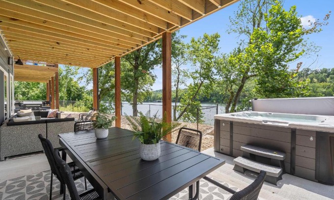 Branson House | Briarwood Bay