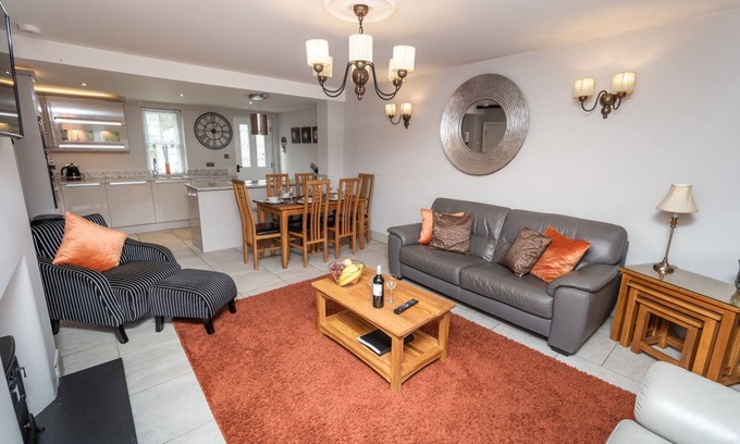 Keswick Cottage | Bridge House Apartment 1 - an apartment that sleeps 6 guests in 3 bedrooms