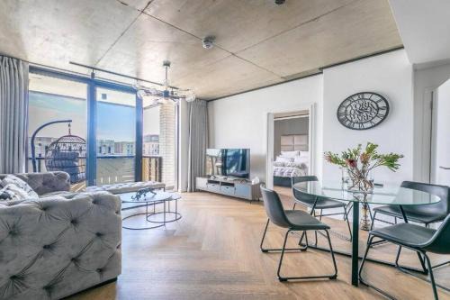 Century City Apartment | Bridgewater Paradise