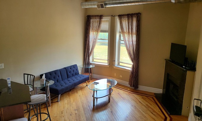 Grand Boulevard Condo | Bright 2 Bed/2 Bath Condo With Patio Less Than 10 Mins From Major Attractions